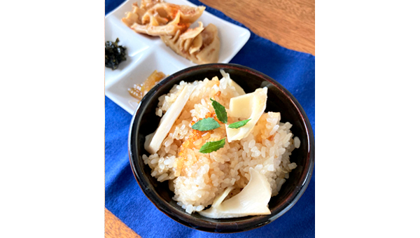 たけのこご飯と山椒